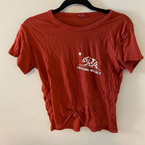 Brandy Melville tshirts - Picture 2 of 3